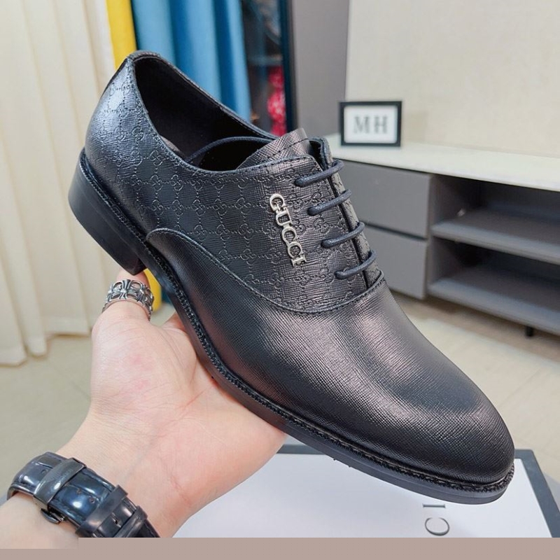 G*u*i leather shoes